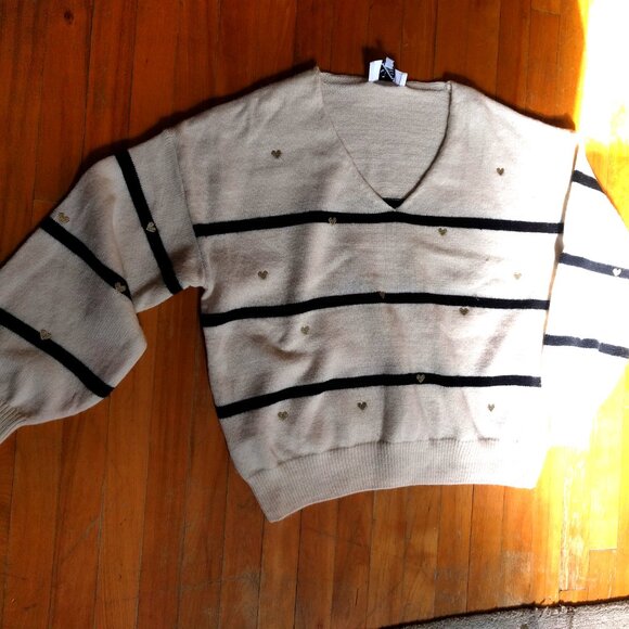 Beautiful and Soft Ivory Pull with Blue Stripes and Gold Hearts - Picture 4 of 7